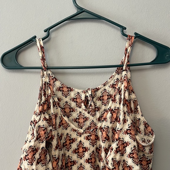 Hollister Beige and Rust Patterned Blouse - Picture 4 of 4